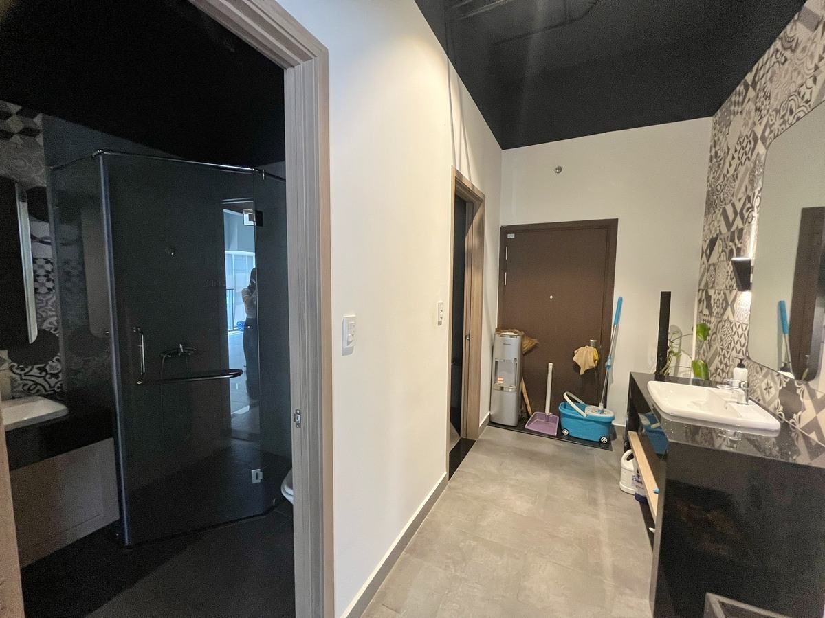 Cho thuê văn phòng rộng 90m2 giá 25 triệu có 2wc The Sun Avenue