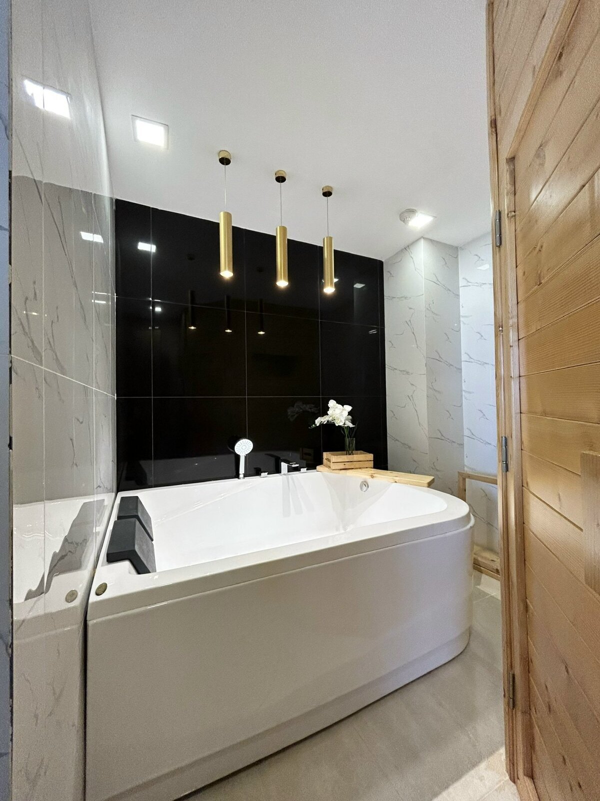 Bán nhanh căn hộ 1PN+1 56m2 giá siêu tốt dự án The Sun Avenue Quận 2