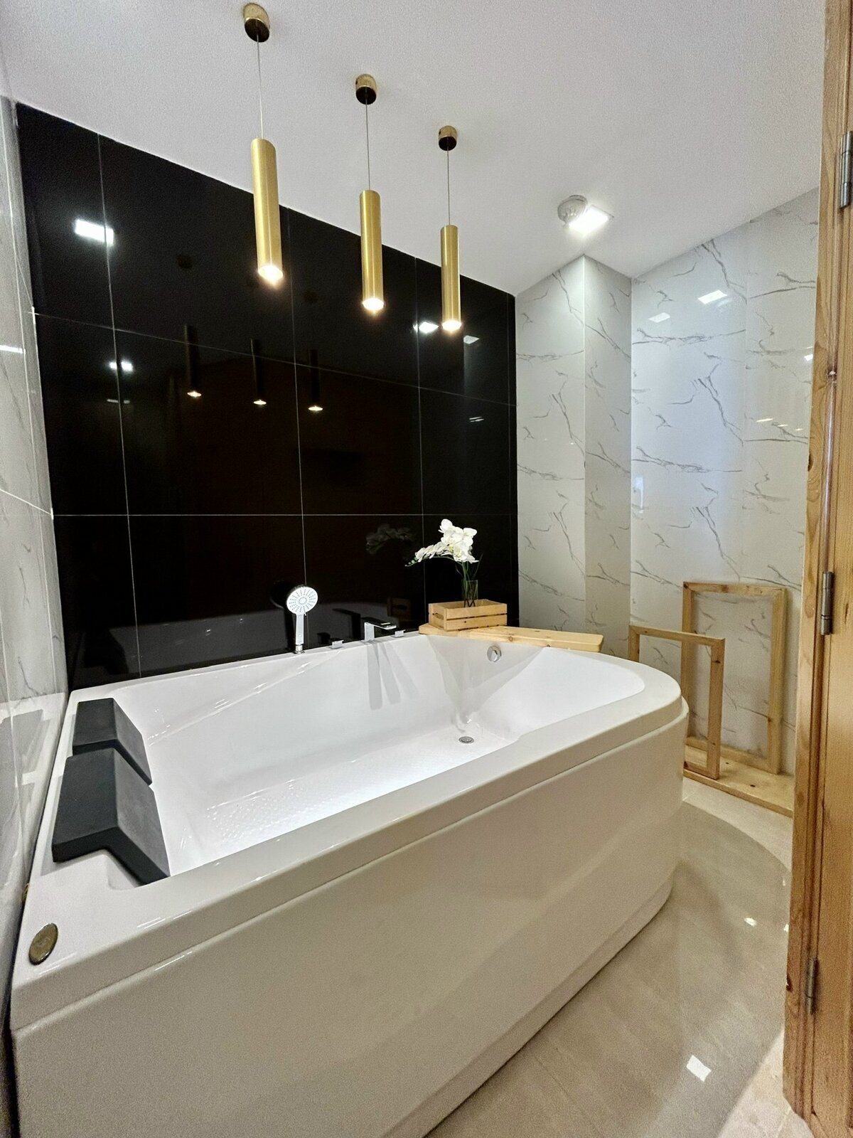 Bán nhanh căn hộ 1PN+1 56m2 giá siêu tốt dự án The Sun Avenue Quận 2