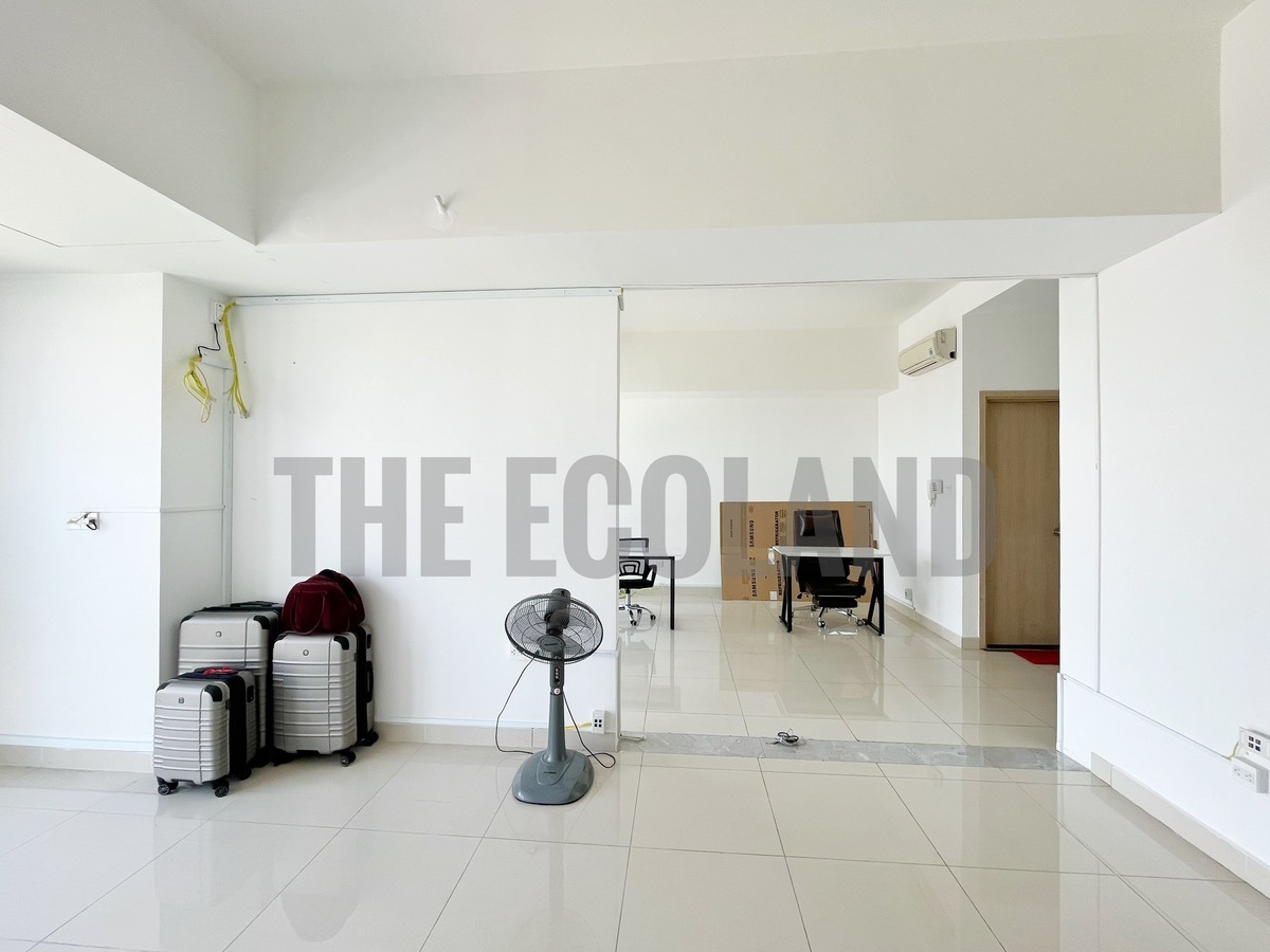 Cho thuê văn phòng 67m2 The Sun Avenue giá 18 triệu có phòng kính riêng