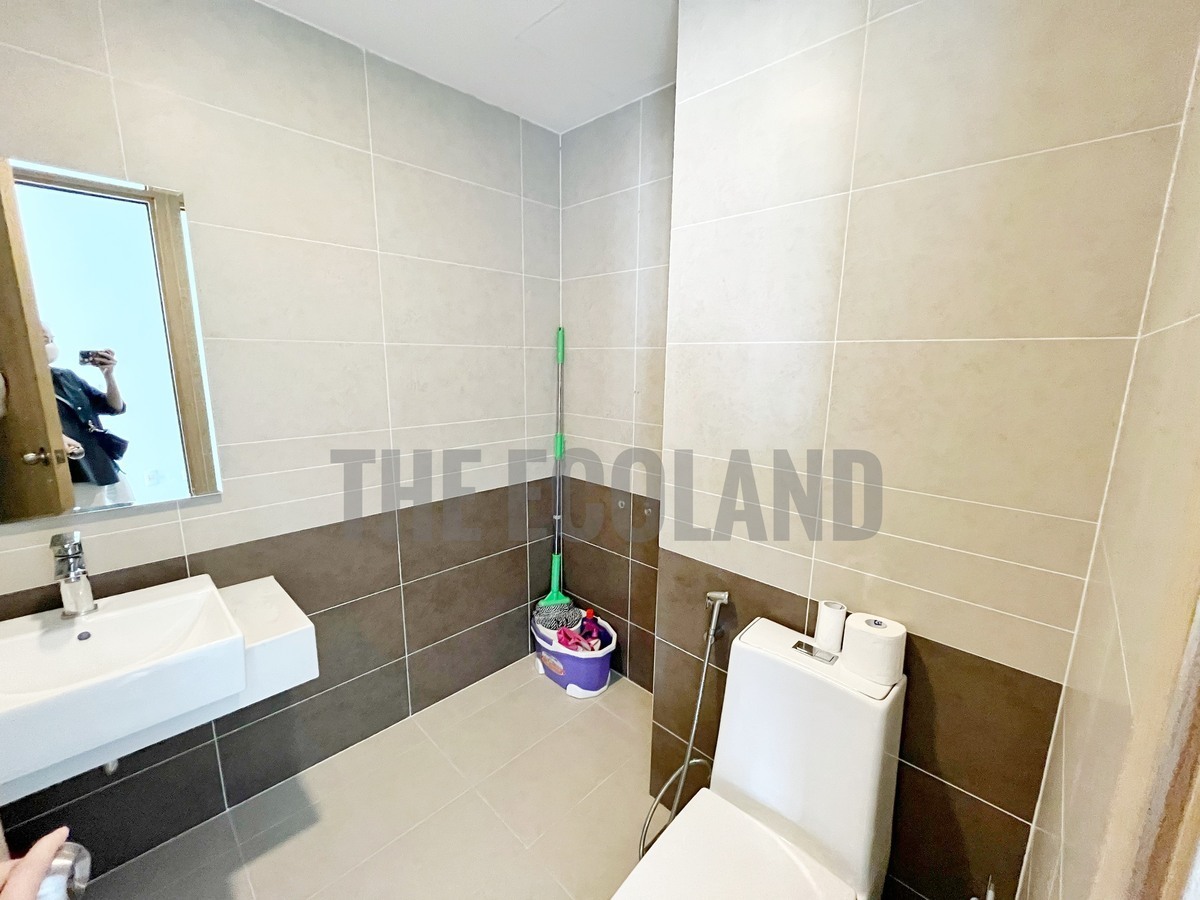 Cho thuê văn phòng 67m2 The Sun Avenue giá 18 triệu có phòng kính riêng