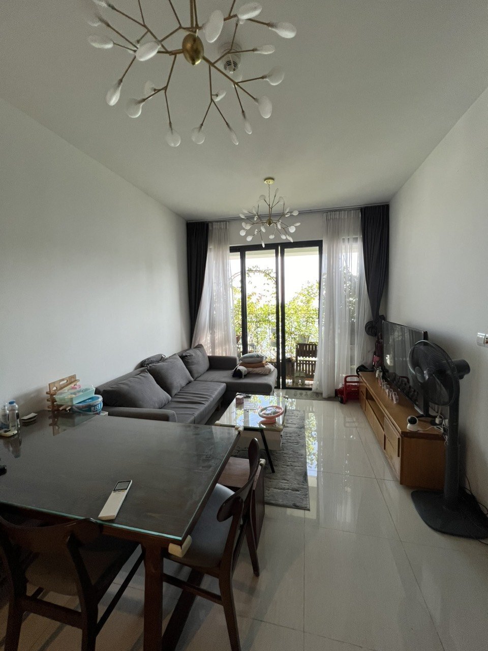 Cho thuê căn 1 phòng ngủ One Verandah, tầng cao thoáng mát nội thất cơ bản