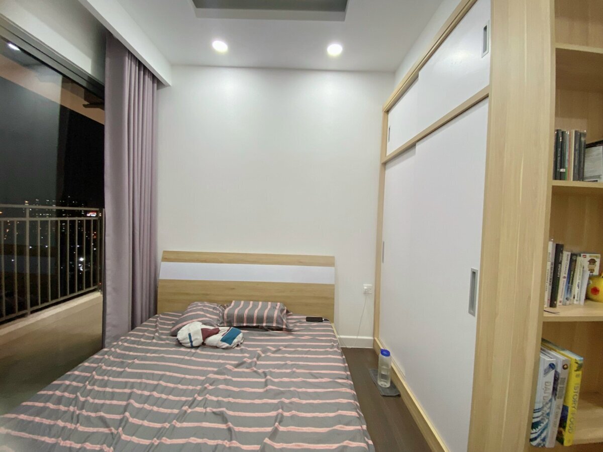 Cho thuê 2 phòng ngủ view tầng cao ban công mát giá 16 triệu bao phí