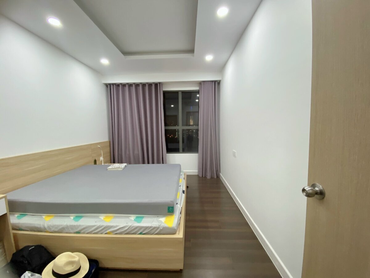 Cho thuê 2 phòng ngủ view tầng cao ban công mát giá 16 triệu bao phí