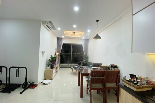 Cho thuê 2 phòng ngủ view tầng cao ban công mát giá 16 triệu bao phí