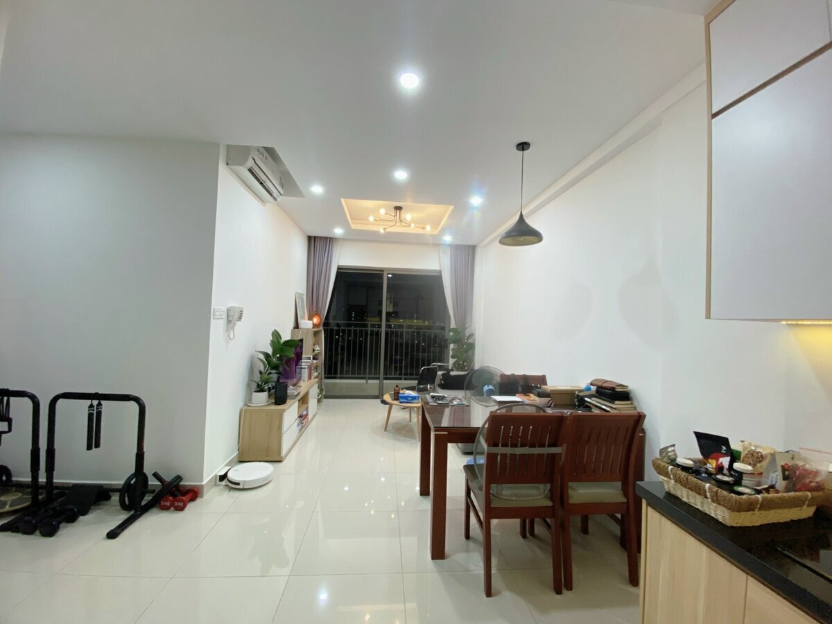 Cho thuê 2 phòng ngủ view tầng cao ban công mát giá 16 triệu bao phí