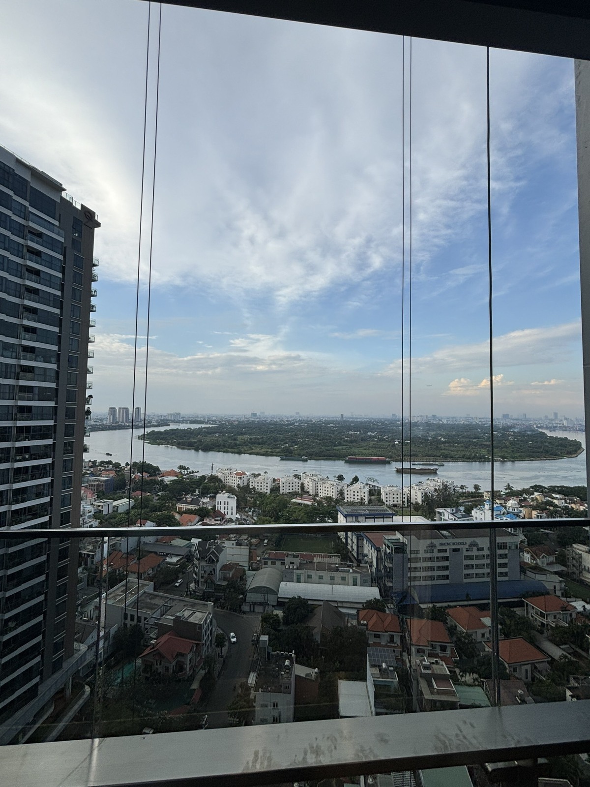 Cho thuê căn hộ 3PN Lumiere Riverside full nội thất - giá 2500usd