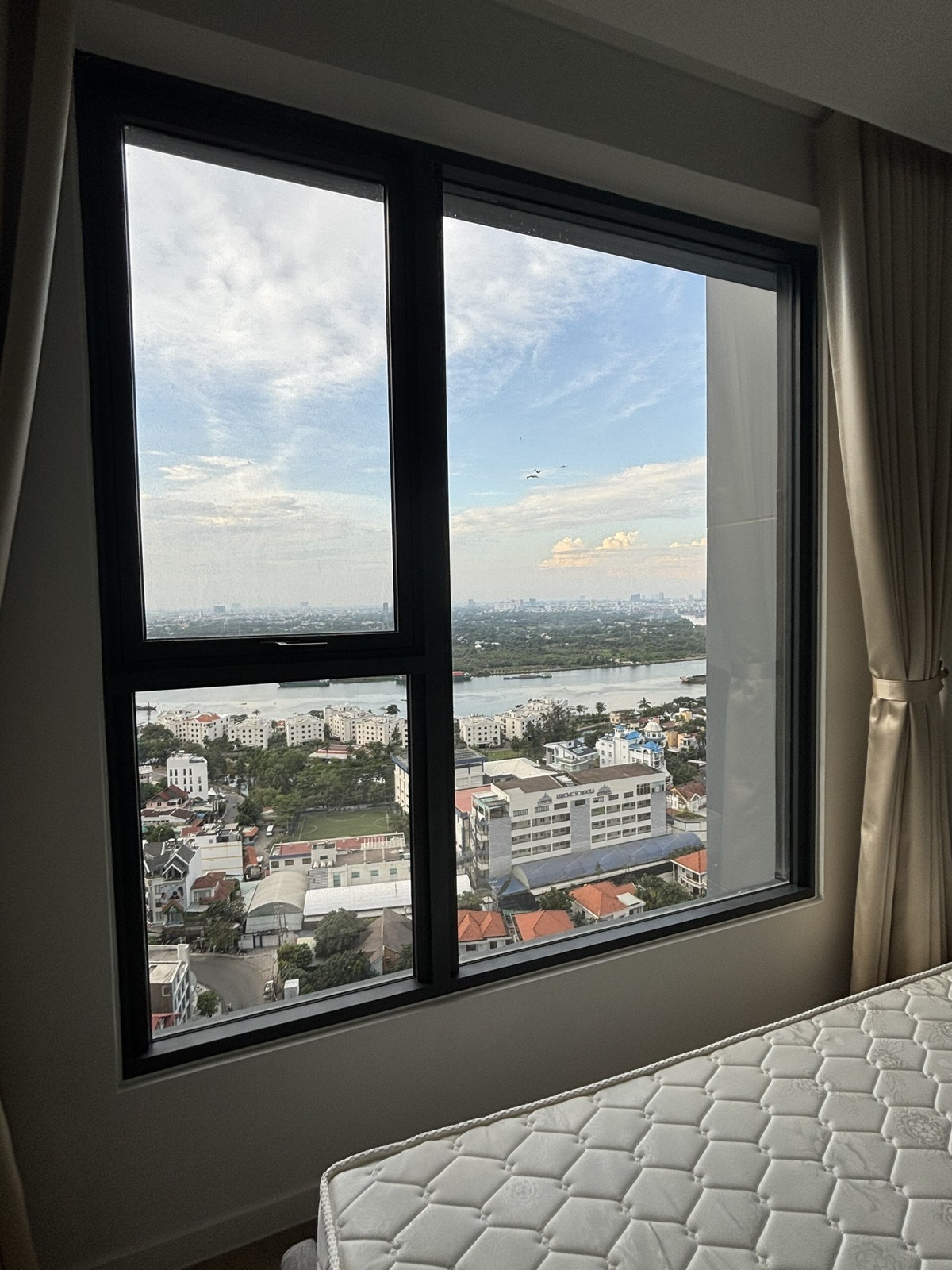 Cho thuê căn hộ 3PN Lumiere Riverside full nội thất - giá 2500usd