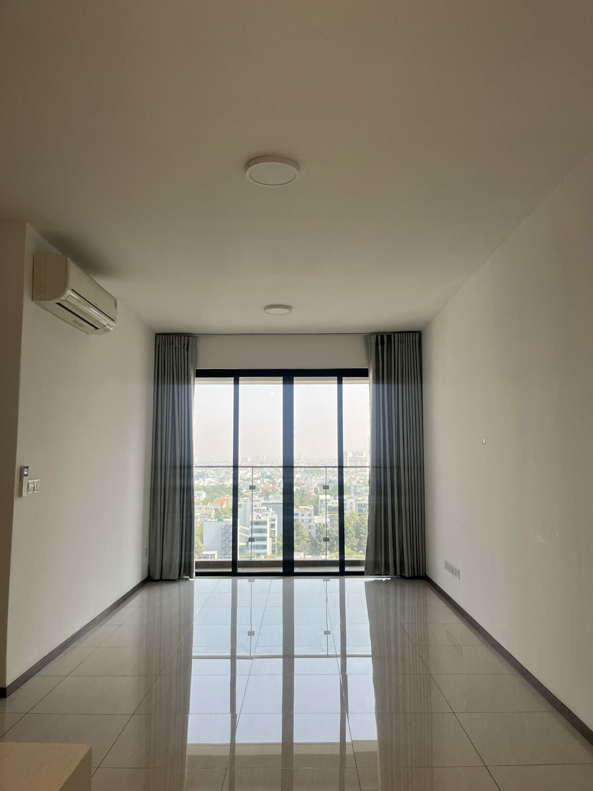 Thuê căn hộ 3 phòng ngủ One Verandah, nội thất cơ bản tiện ích đầy đủ