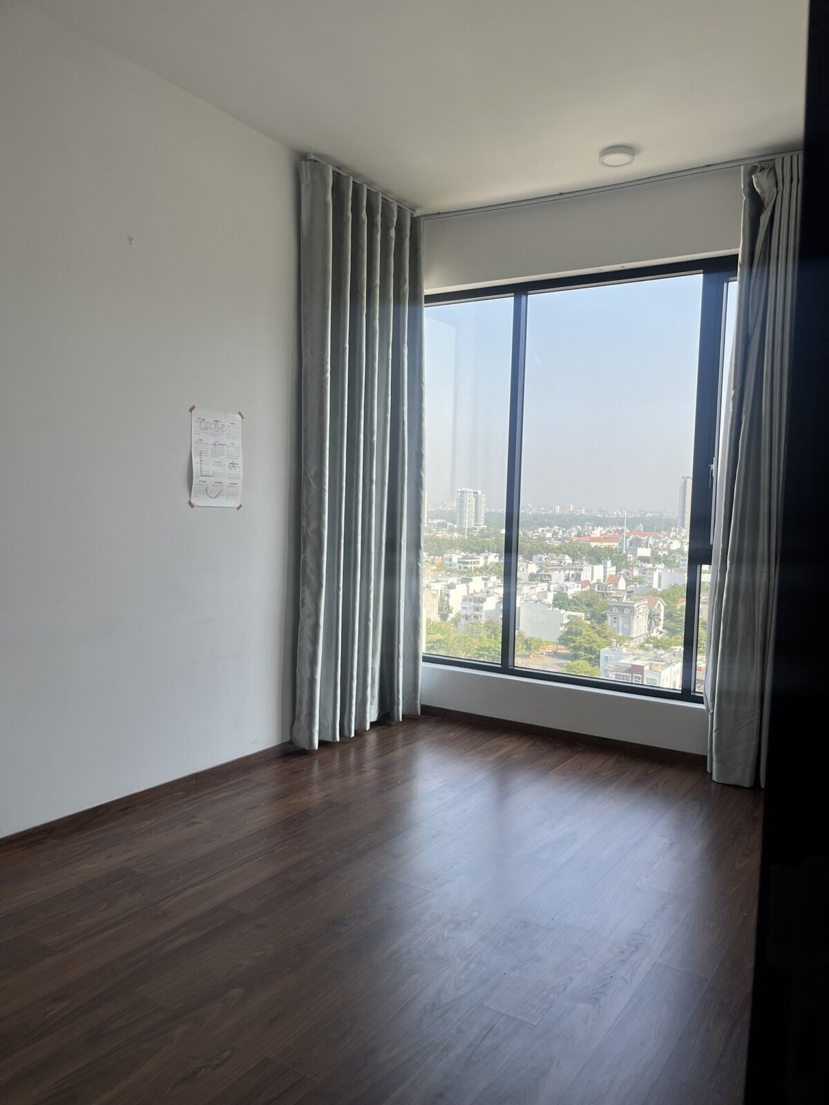 Thuê căn hộ 3 phòng ngủ One Verandah, nội thất cơ bản tiện ích đầy đủ