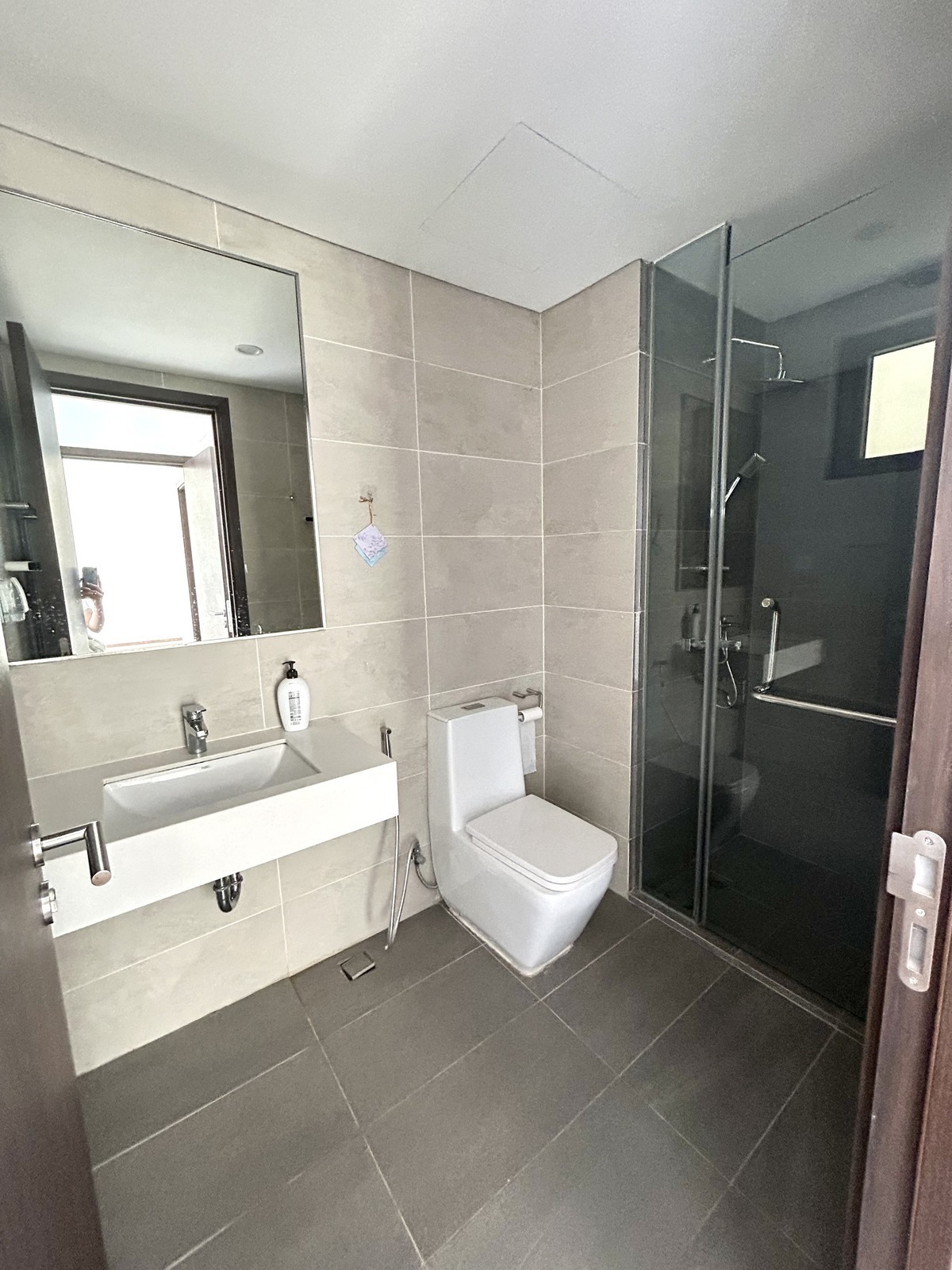 Căn hộ One Verandah - nội thất cơ bản - Giá tốt chỉ 15 triệu/tháng