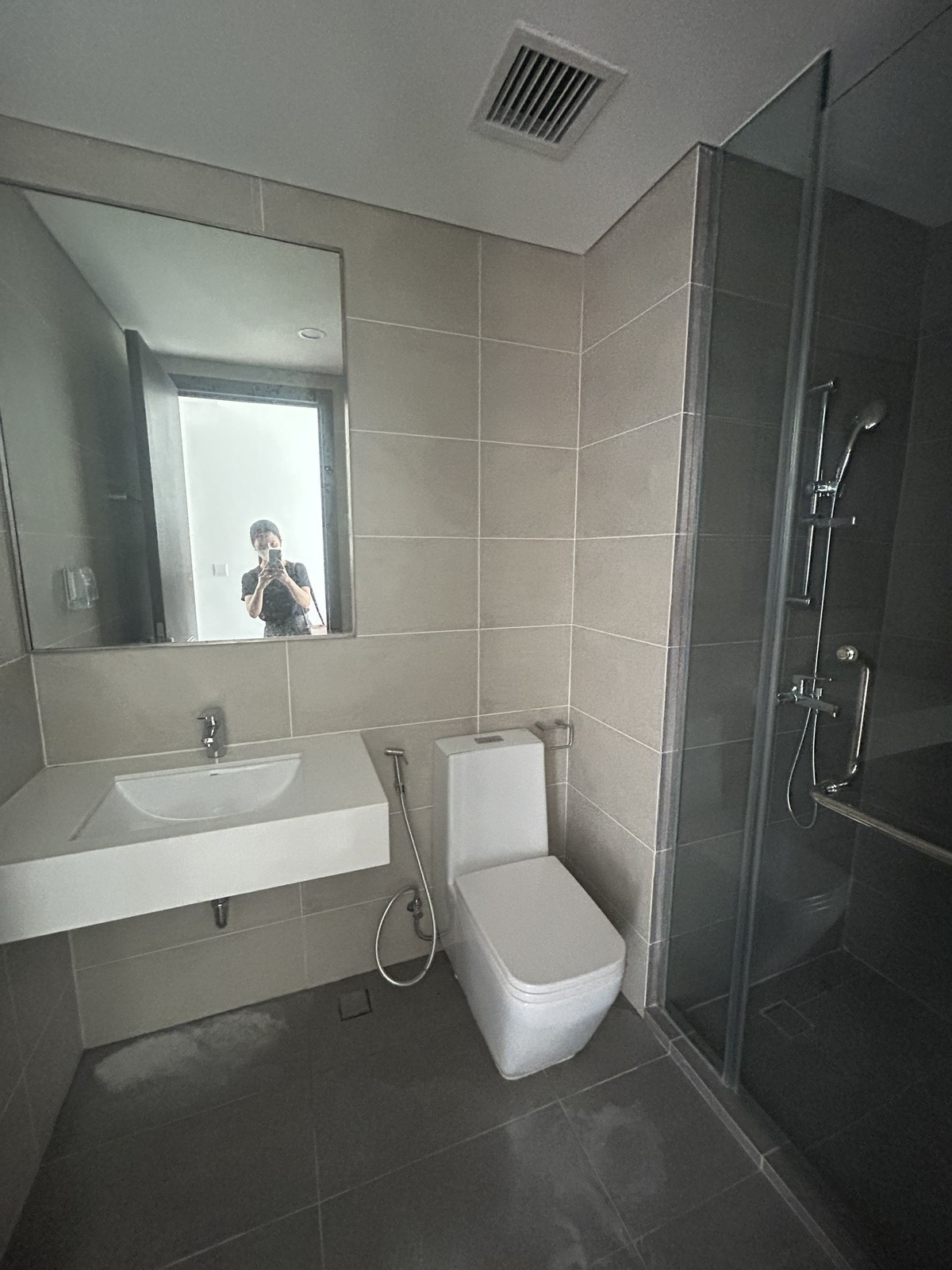 Bán căn hộ 2PN nội thất cơ bản giá 5,9 tỷ nhà mới chưa qua sử dụng