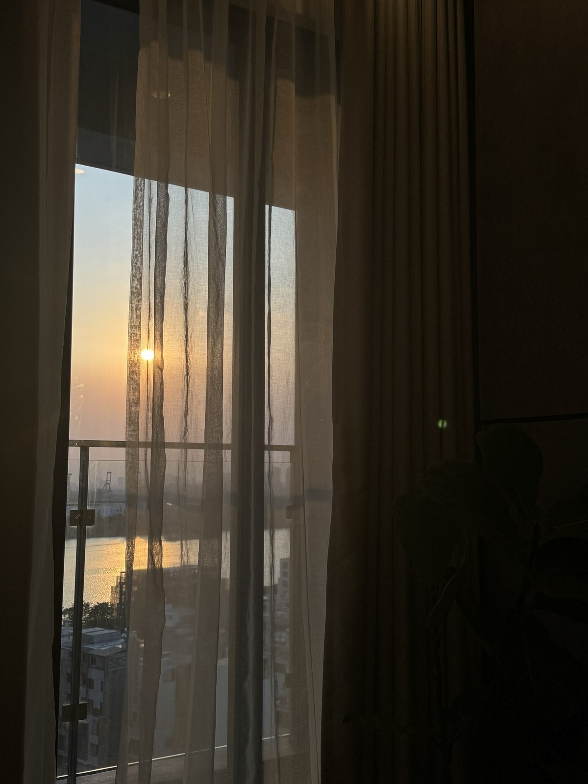 Chuyển nhượng căn hộ 2 phòng ngủ One Verandah tầng cao view sông đẹp