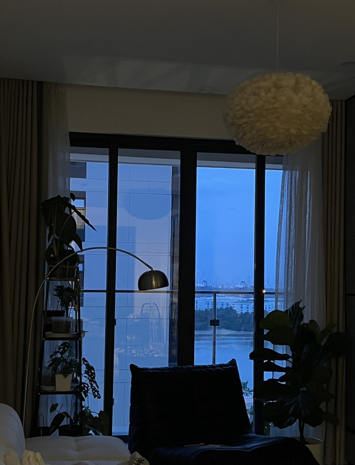 Chuyển nhượng căn hộ 2 phòng ngủ One Verandah tầng cao view sông đẹp