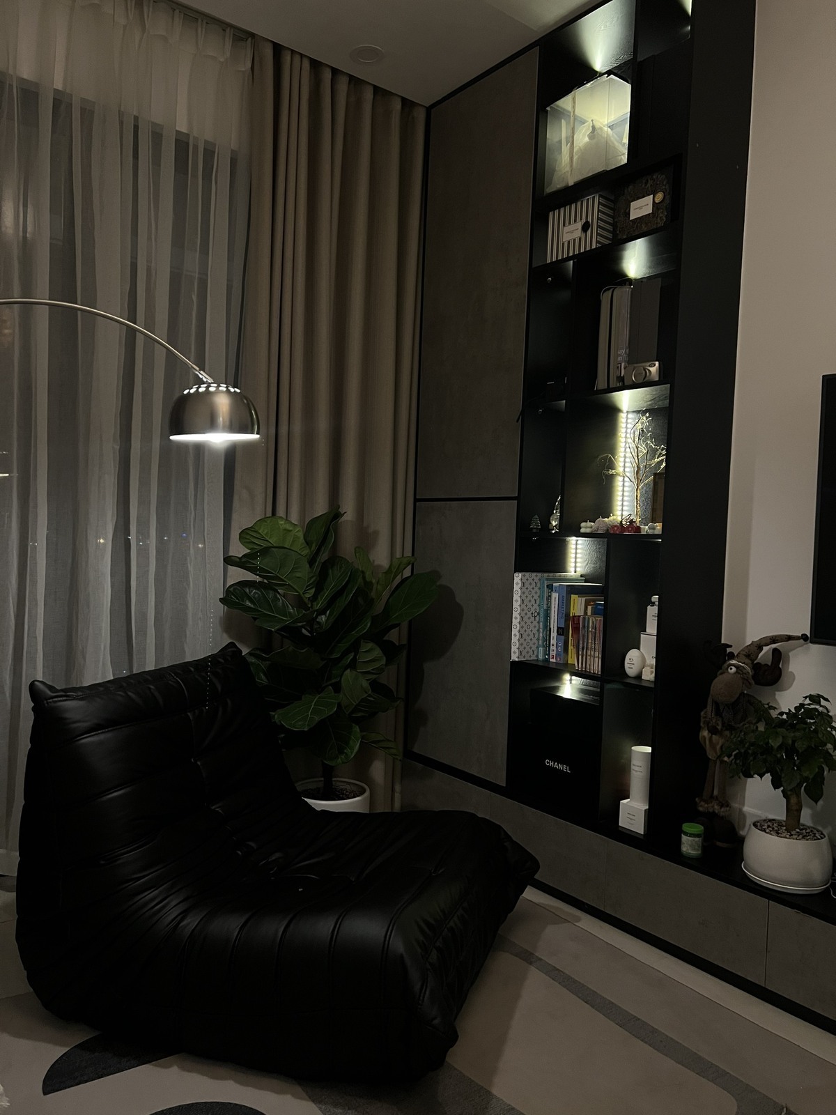 Chuyển nhượng căn hộ 2 phòng ngủ One Verandah tầng cao view sông đẹp