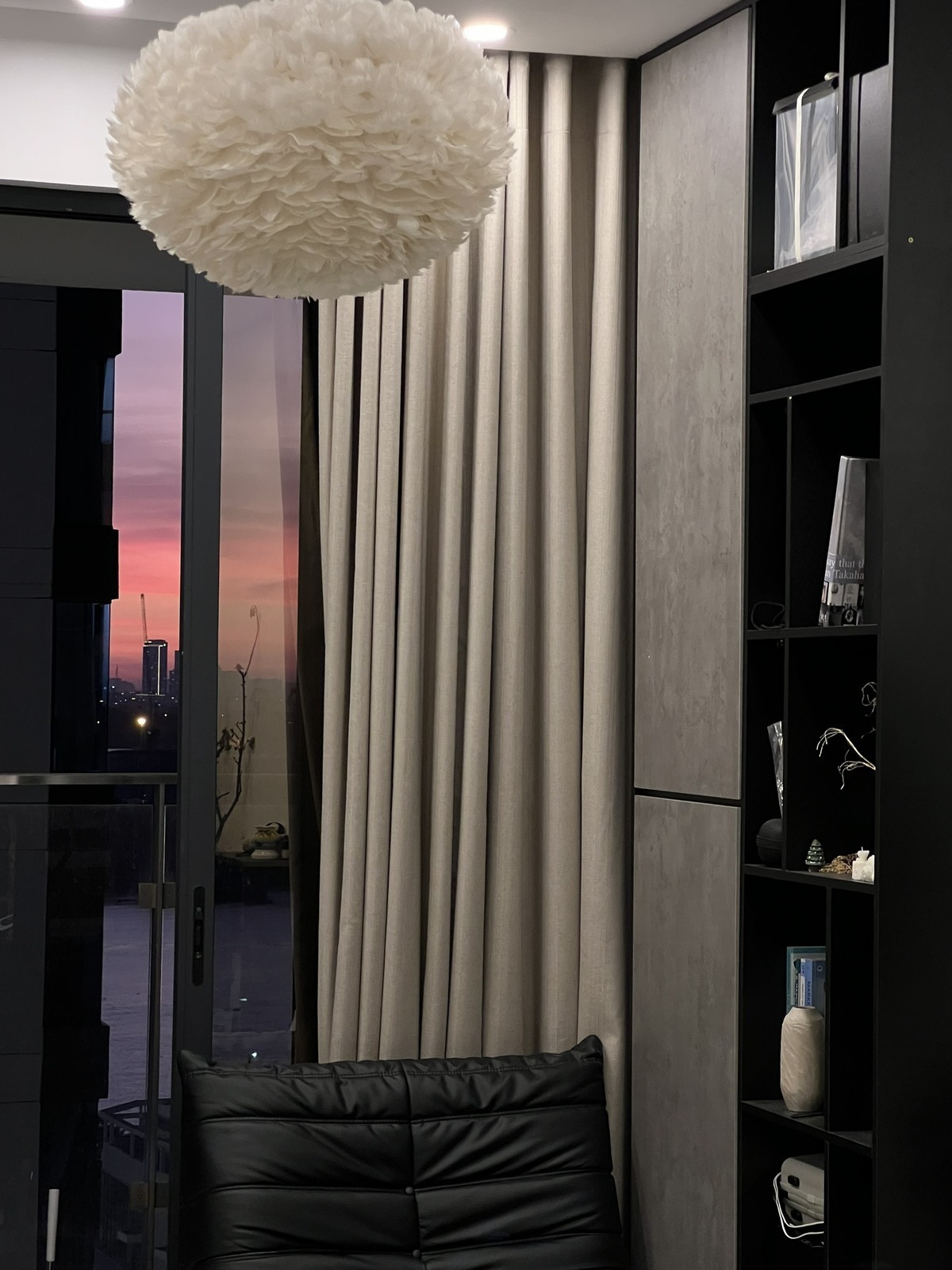 Chuyển nhượng căn hộ 2 phòng ngủ One Verandah tầng cao view sông đẹp