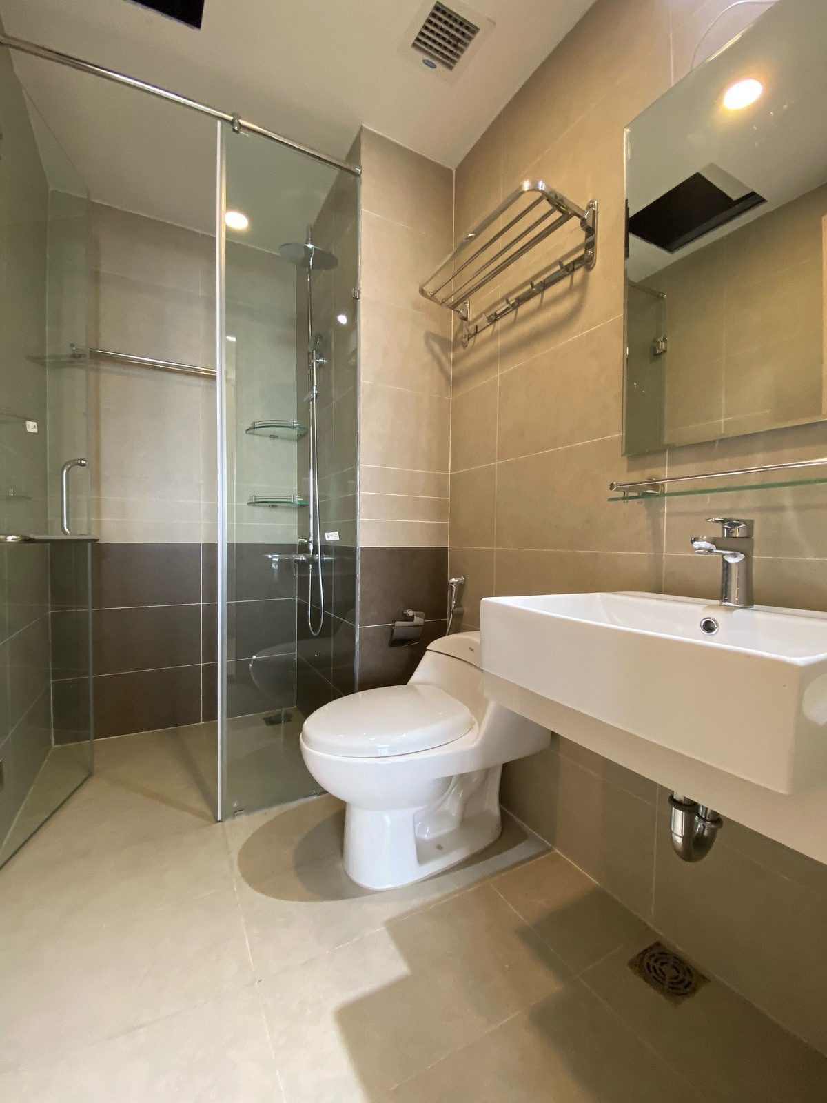 Cho thuê 2PN nội thất đầy đủ nhà đẹp lầu cao view sông The Sun Avenue Quận 2