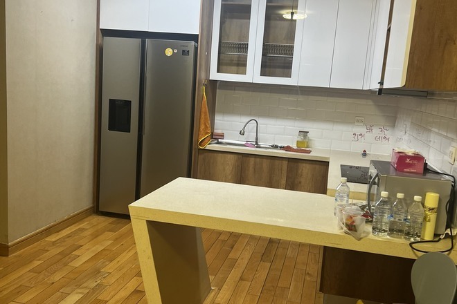 Cho thuê 2PN Nhà mới, lầu cao view sông The Sun Avenue Quận 2