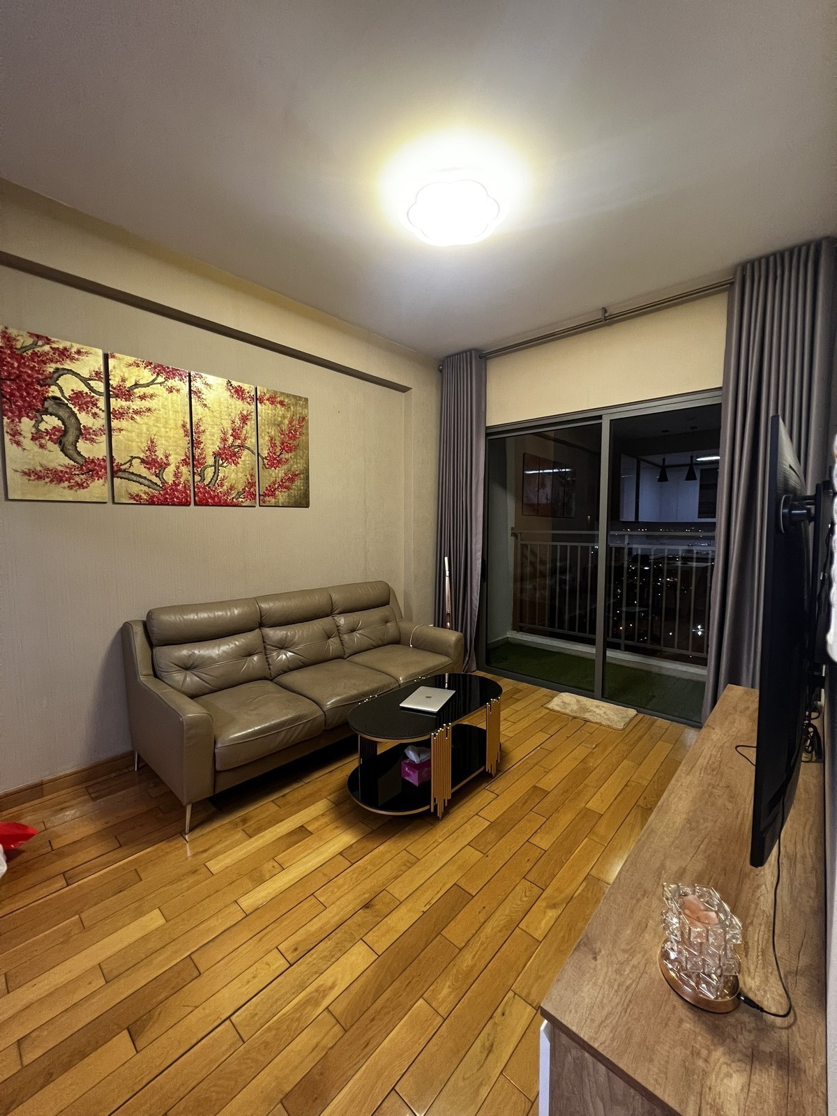 Cho thuê 2PN Nhà mới, lầu cao view sông The Sun Avenue Quận 2