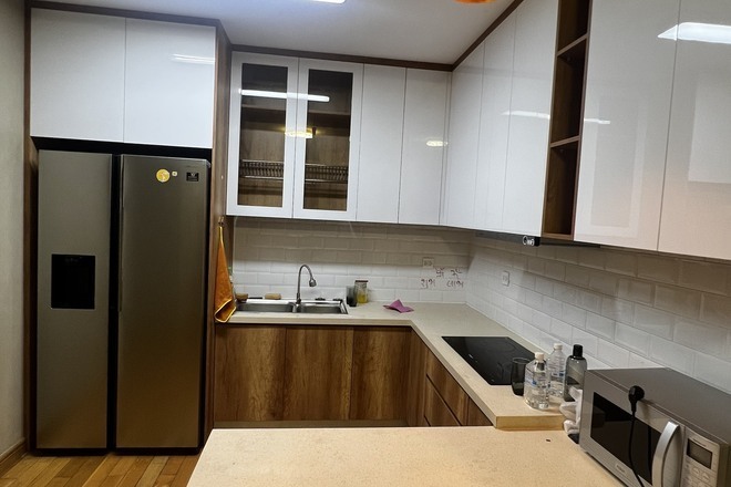 Cho thuê 2PN Nhà mới, lầu cao view sông The Sun Avenue Quận 2