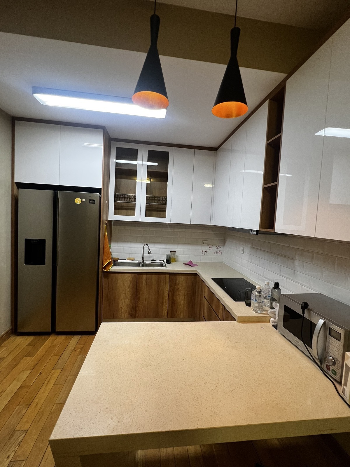 Cho thuê 2PN Nhà mới, lầu cao view sông The Sun Avenue Quận 2