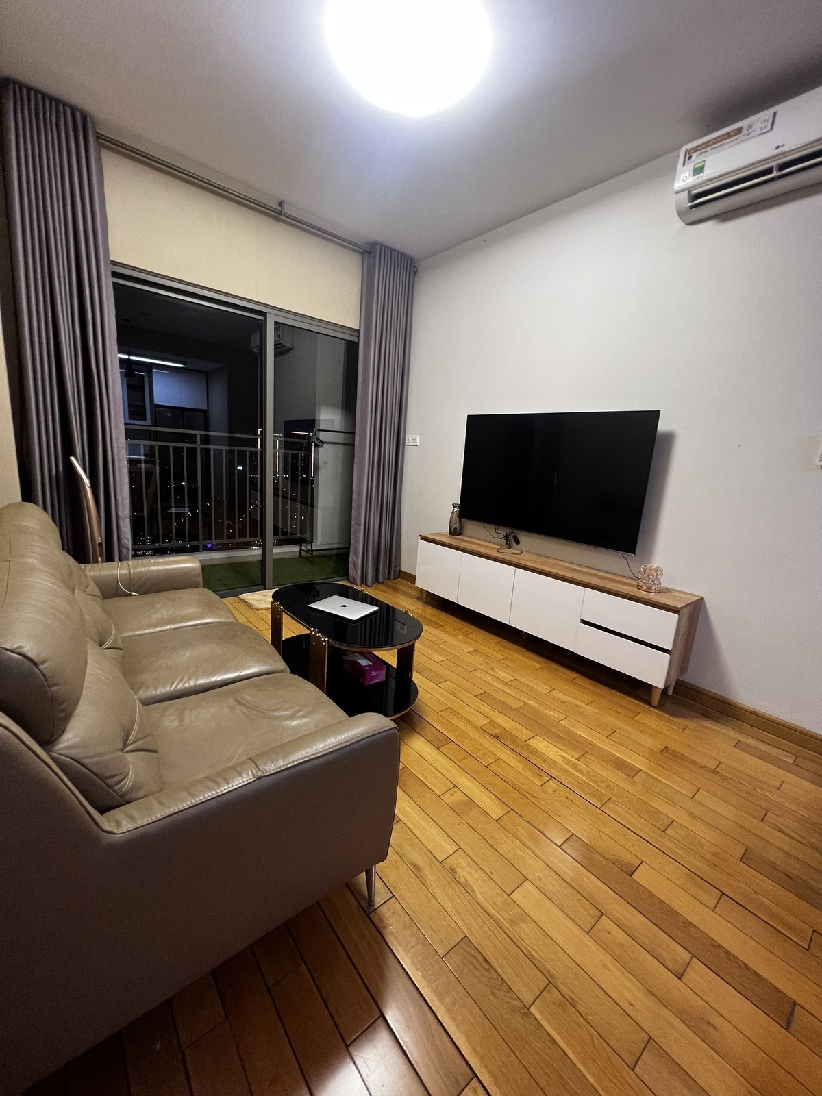 Cho thuê 2PN Nhà mới, lầu cao view sông The Sun Avenue Quận 2