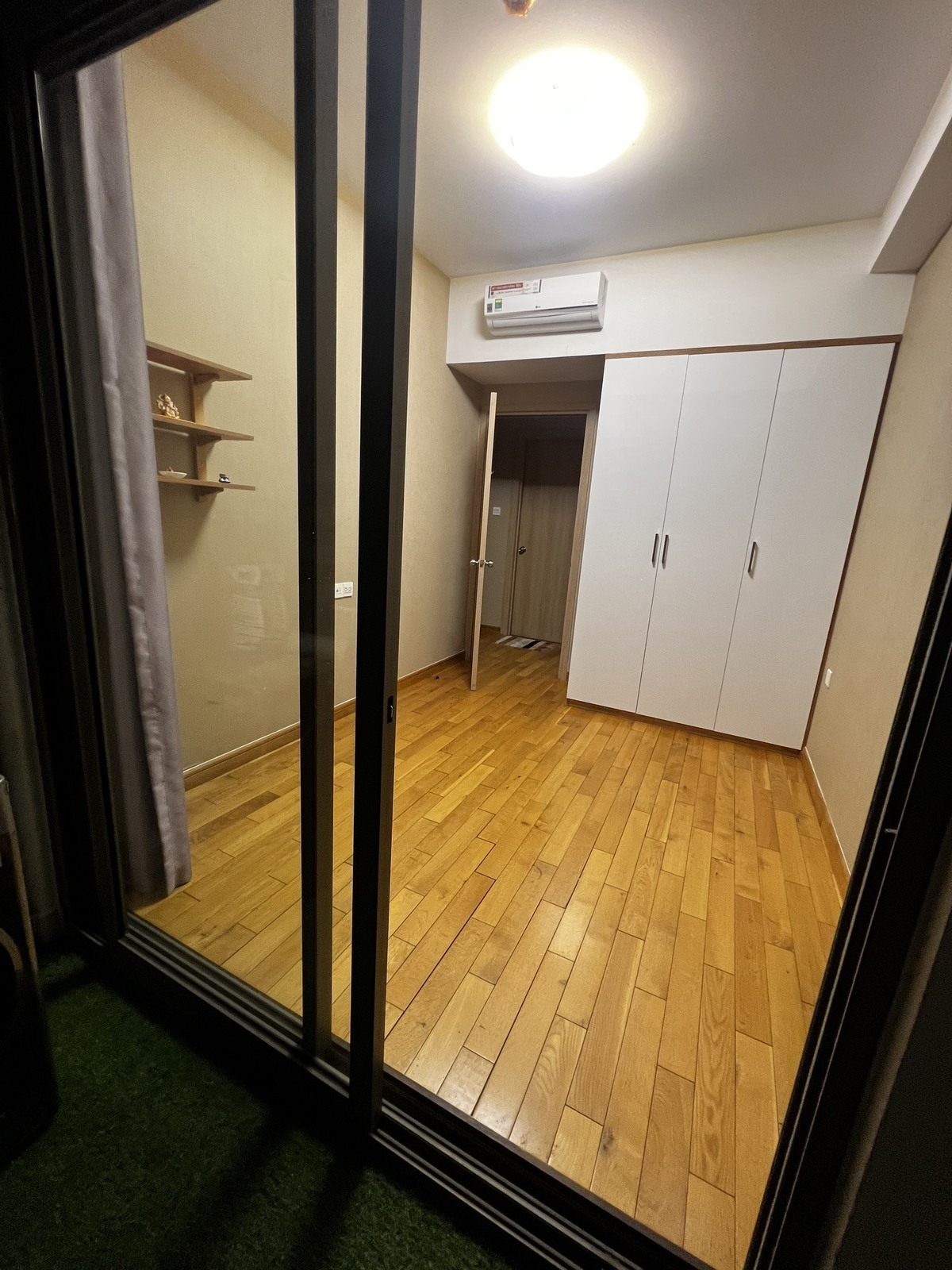 Cho thuê 2PN Nhà mới, lầu cao view sông The Sun Avenue Quận 2