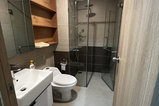 Cho thuê 2PN Nhà mới, lầu cao view sông The Sun Avenue Quận 2