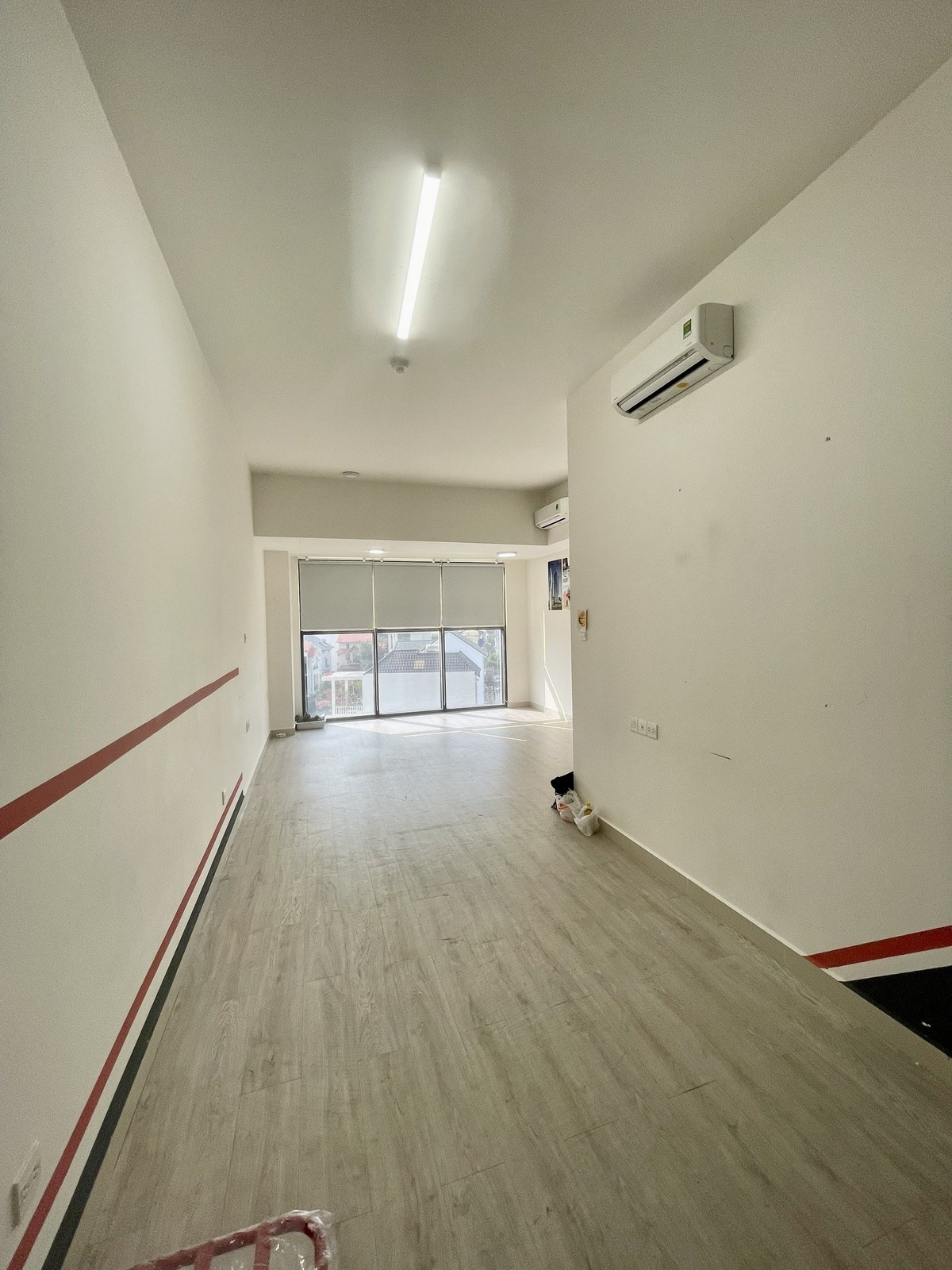 Cho thuê căn officetel The Sun Avenue giá 8,5 triệu thiết kế cơ bản 41m2