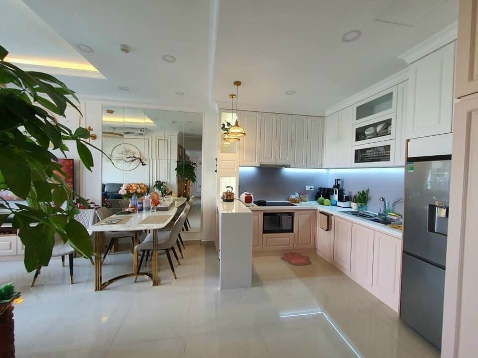 Bán căn hộ 2PN giá 4,95 tỷ tặng kèm nội thất The Sun Avenue