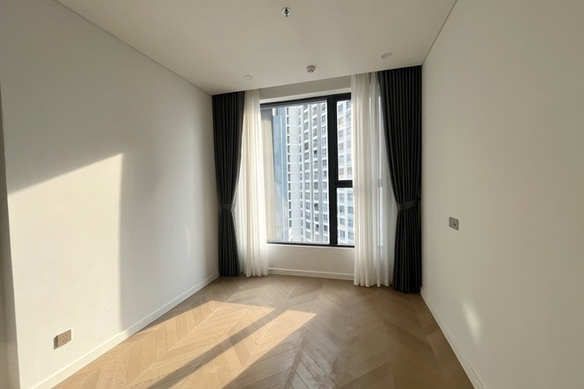 3 phòng ngủ nội thất cơ bản giá 33 triệu 95m2 Lumiere Riverside