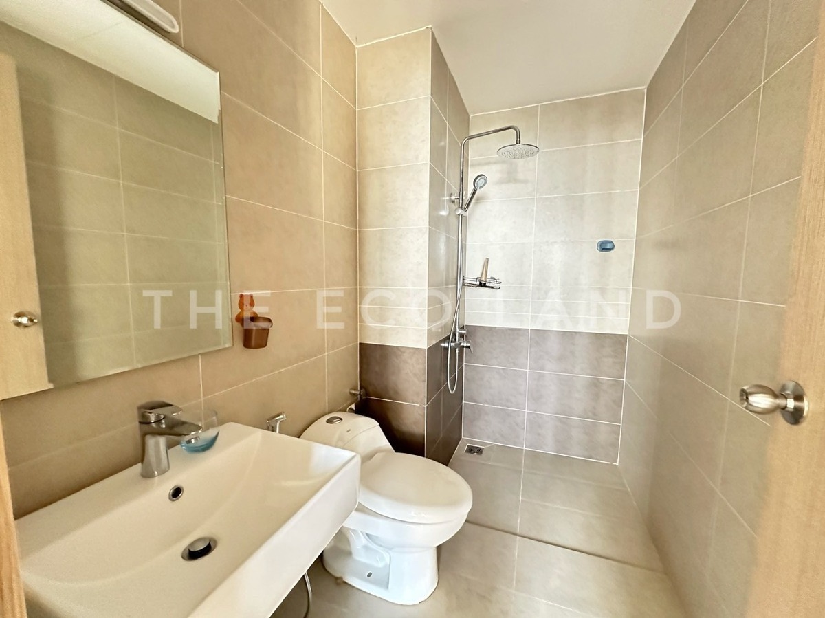 Cho thuê 2PN tone sáng, lầu cao view sông The Sun Avenue Quận 2