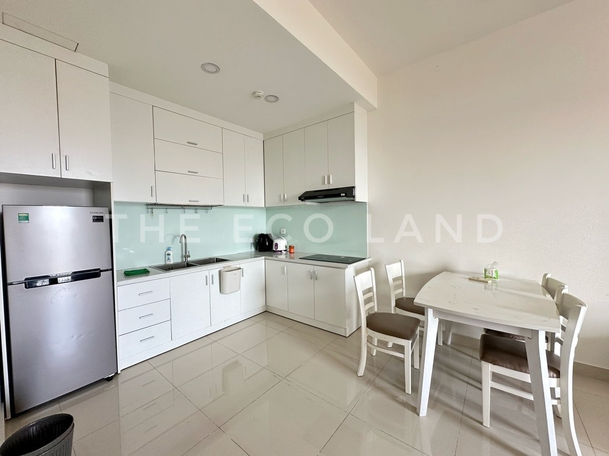 Cho thuê 2PN tone sáng, lầu cao view sông The Sun Avenue Quận 2