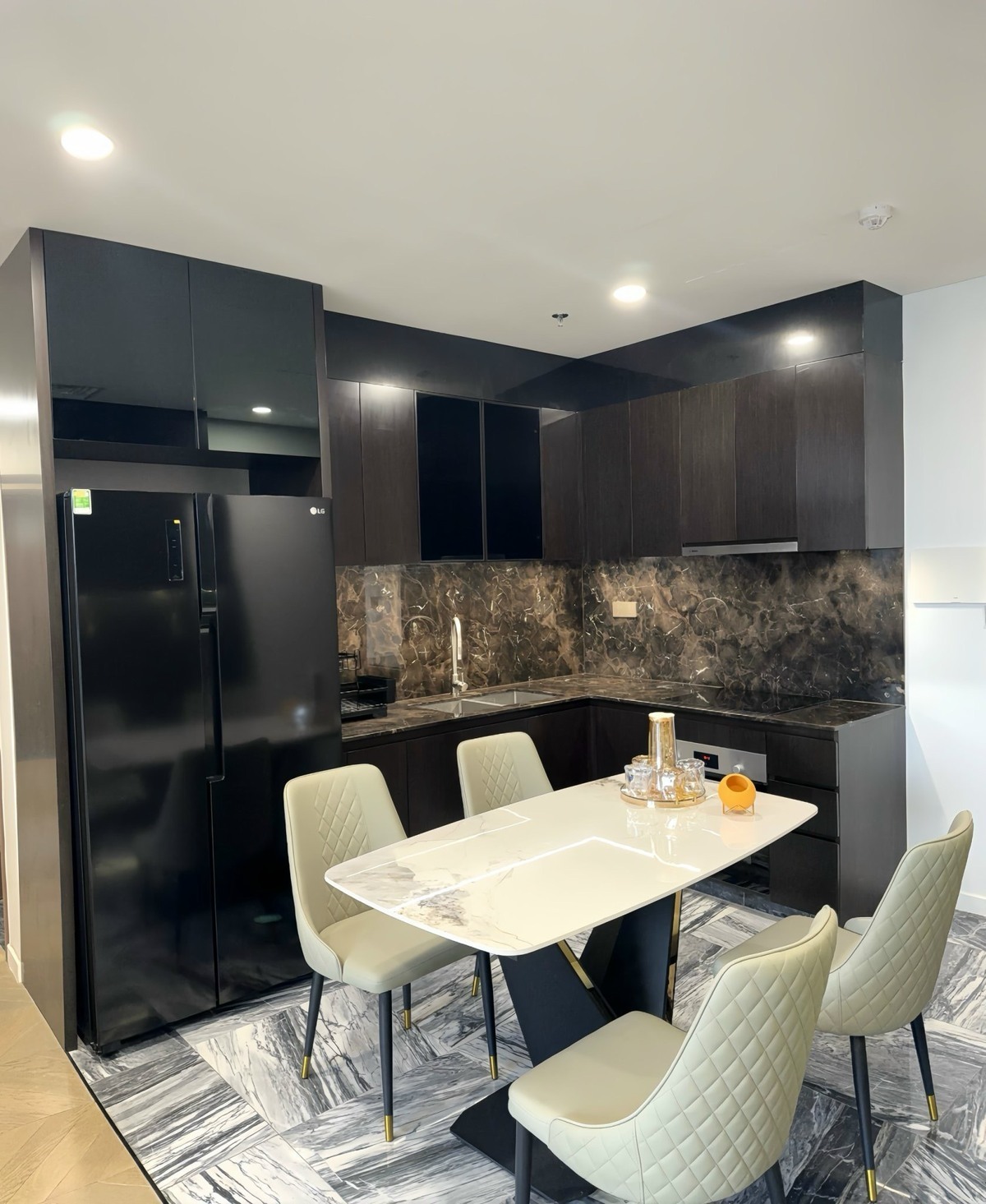 Cho thuê căn hộ 3pn Lumiere Riverside 48 triệu full nội thất 96m2