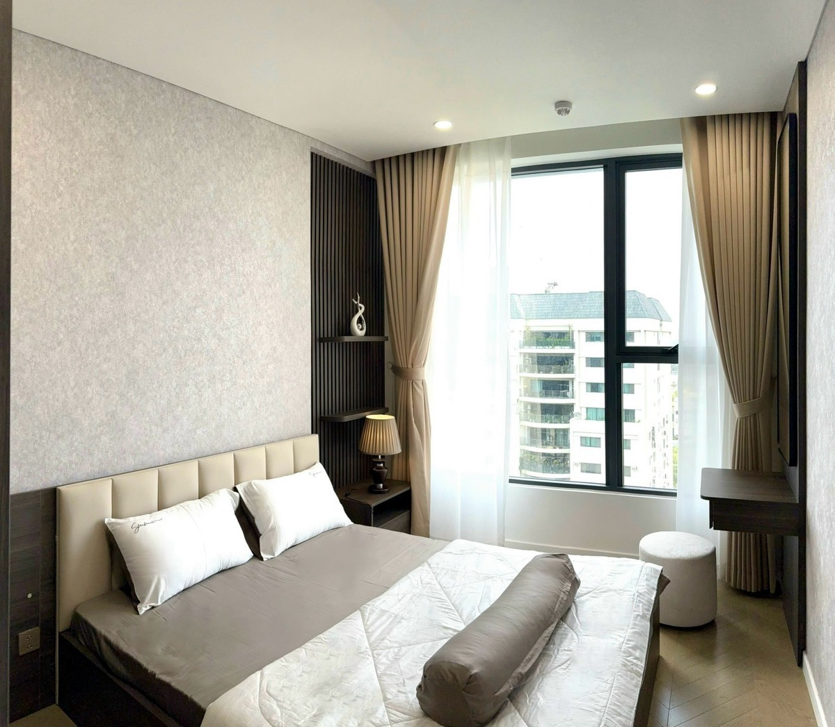 Cho thuê căn hộ 3pn Lumiere Riverside 48 triệu full nội thất 96m2