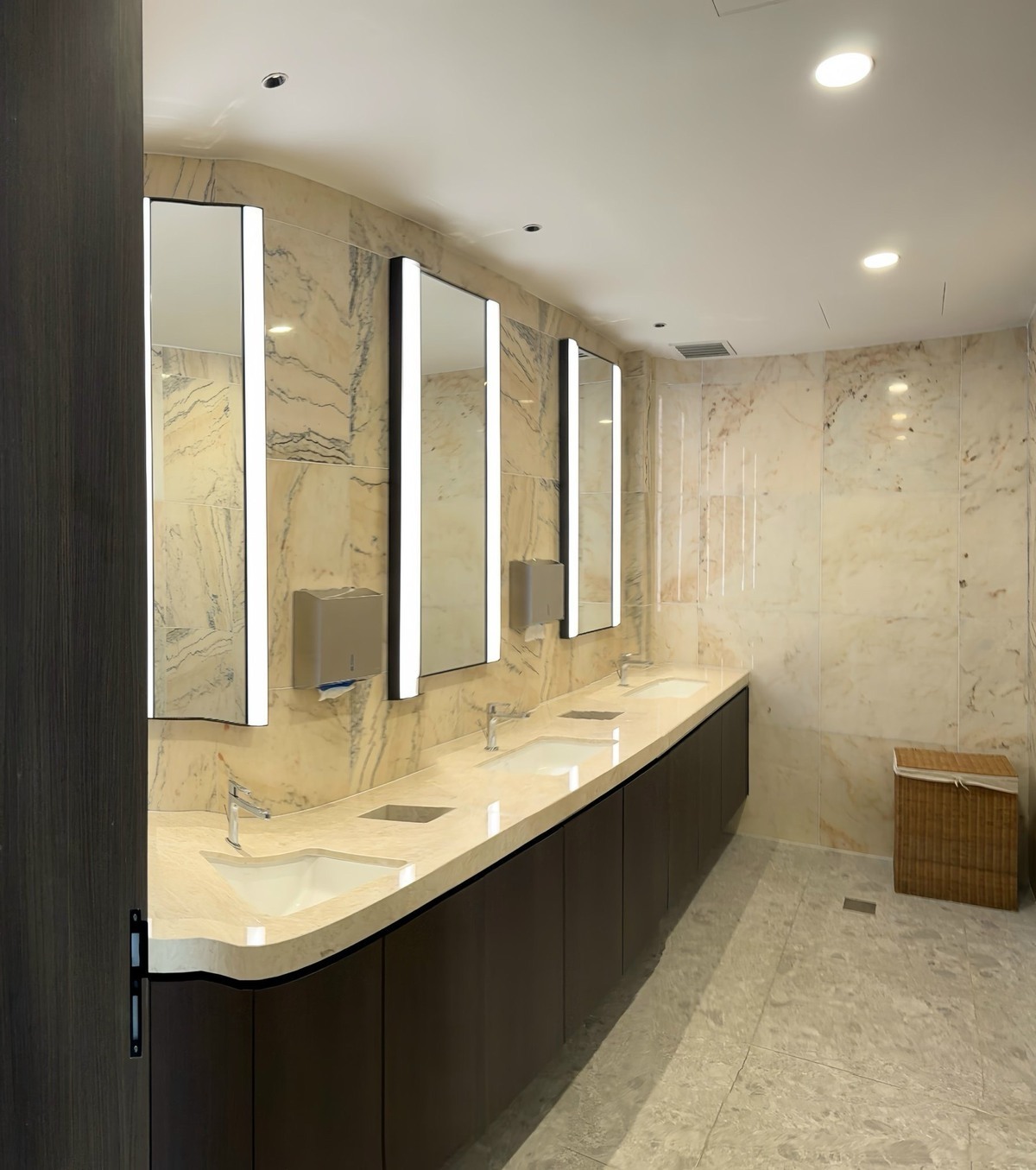 Cho thuê căn hộ 3pn Lumiere Riverside 48 triệu full nội thất 96m2