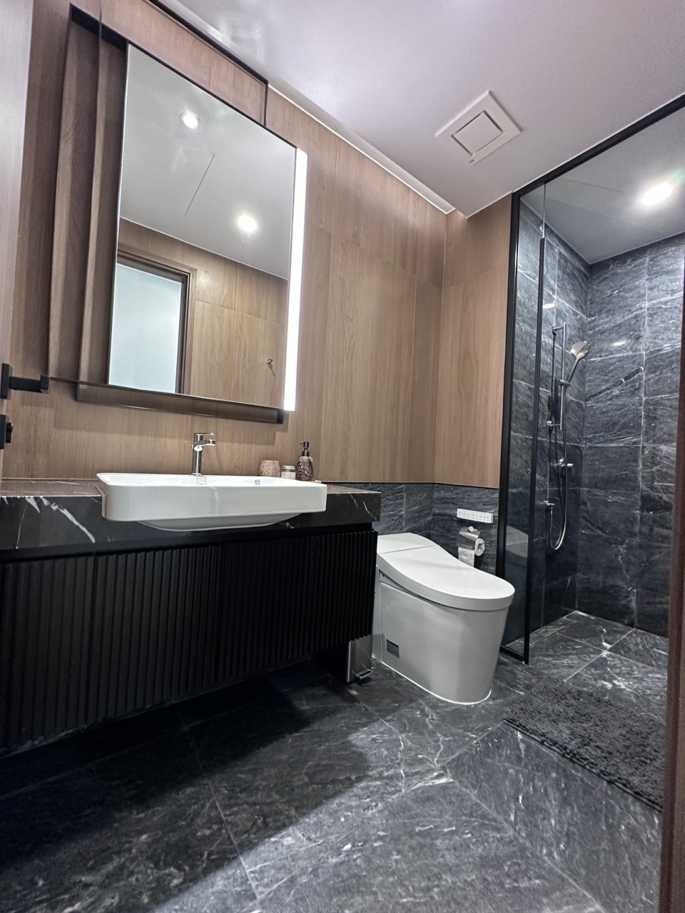 Căn hộ 2PN Lumiere Riverside 69m2 giá 35 triệu full nội thất nhà đẹp tầng cao