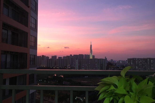 Bán căn hộ 2PN giá 5,7 tỷ tặng kèm nội thất The Sun Avenue View Landmark 81