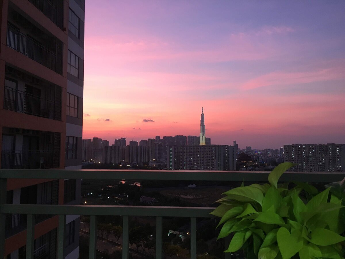 Bán căn hộ 2PN giá 5,7 tỷ tặng kèm nội thất The Sun Avenue View Landmark 81