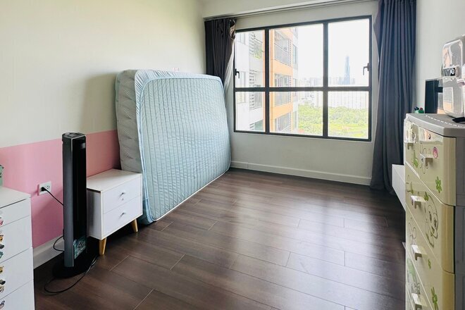 Bán căn hộ 2PN giá 5,7 tỷ tặng kèm nội thất The Sun Avenue View Landmark 81