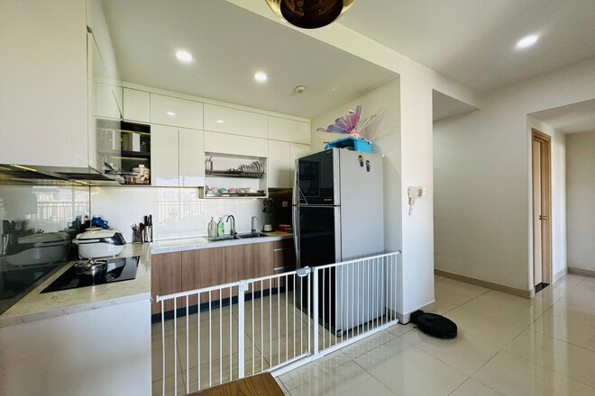 Bán căn hộ 2PN giá 5,7 tỷ tặng kèm nội thất The Sun Avenue View Landmark 81