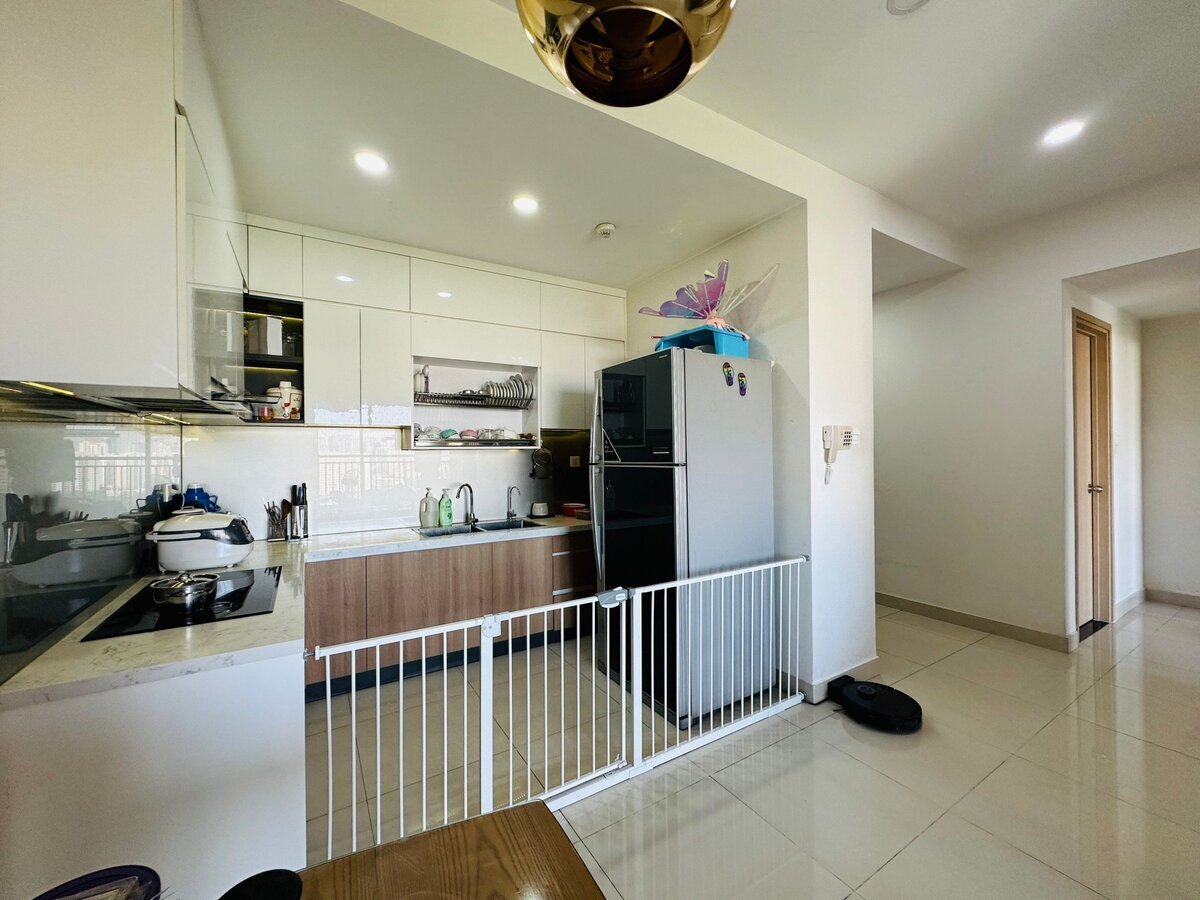 Bán căn hộ 2PN giá 5,7 tỷ tặng kèm nội thất The Sun Avenue View Landmark 81