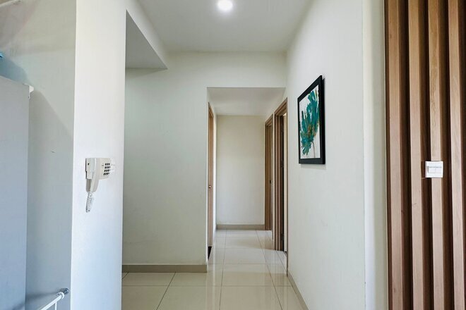 Bán căn hộ 2PN giá 5,7 tỷ tặng kèm nội thất The Sun Avenue View Landmark 81