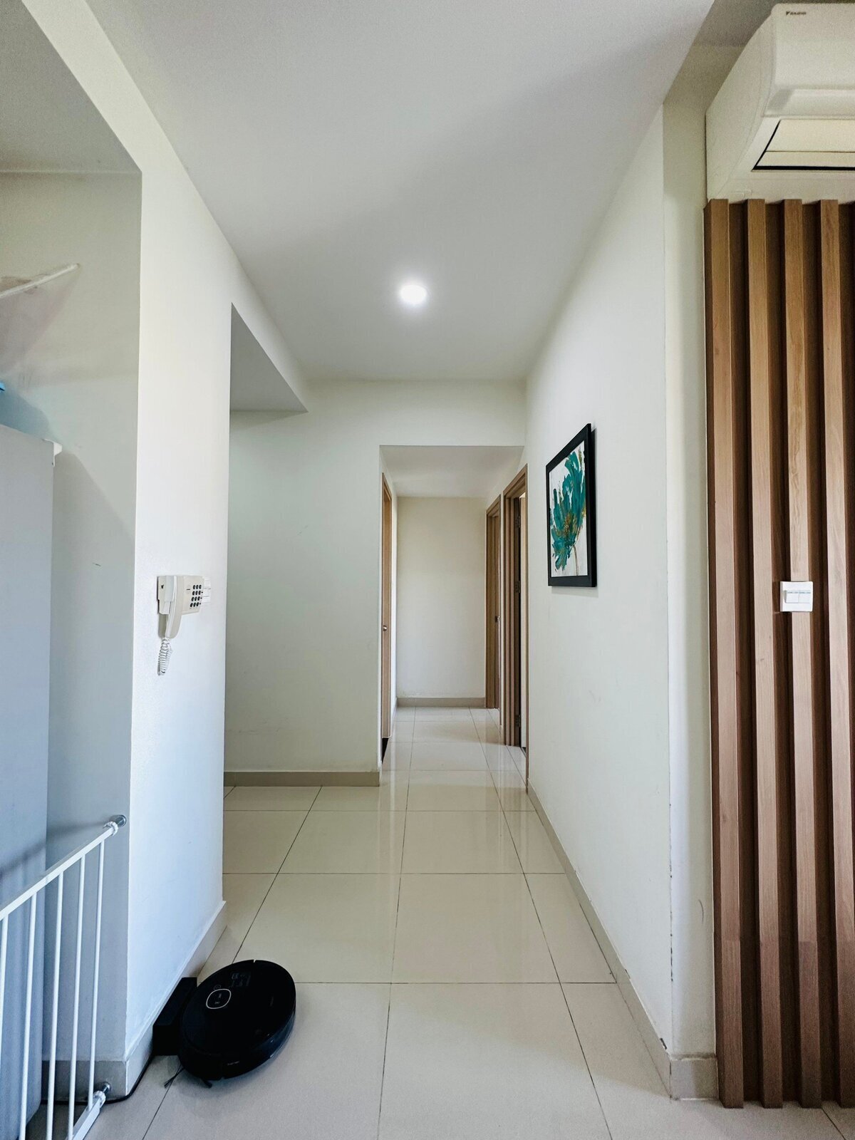 Bán căn hộ 2PN giá 5,7 tỷ tặng kèm nội thất The Sun Avenue View Landmark 81