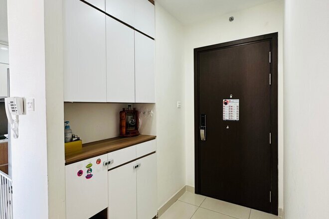 Bán căn hộ 2PN giá 5,7 tỷ tặng kèm nội thất The Sun Avenue View Landmark 81