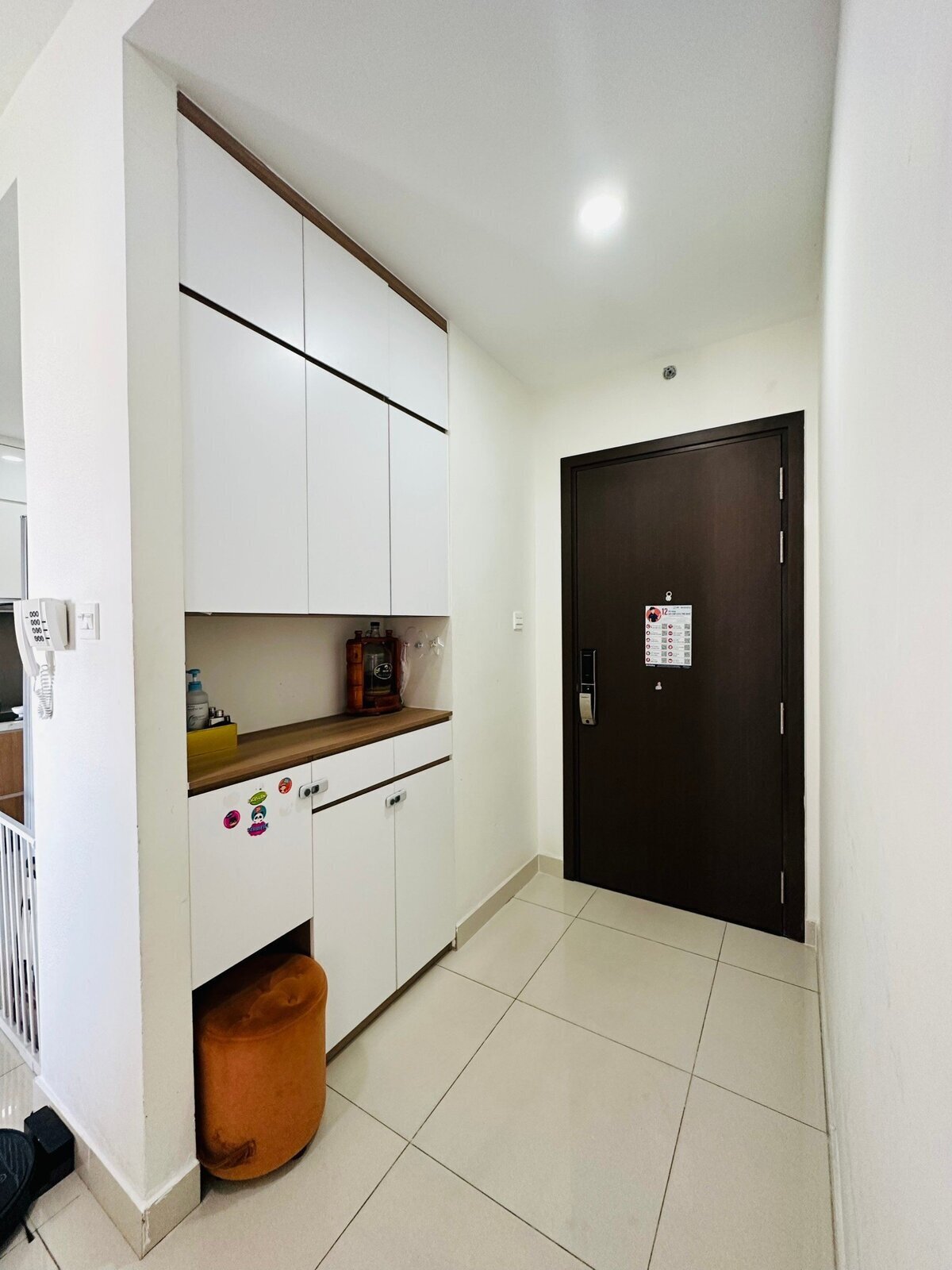 Bán căn hộ 2PN giá 5,7 tỷ tặng kèm nội thất The Sun Avenue View Landmark 81