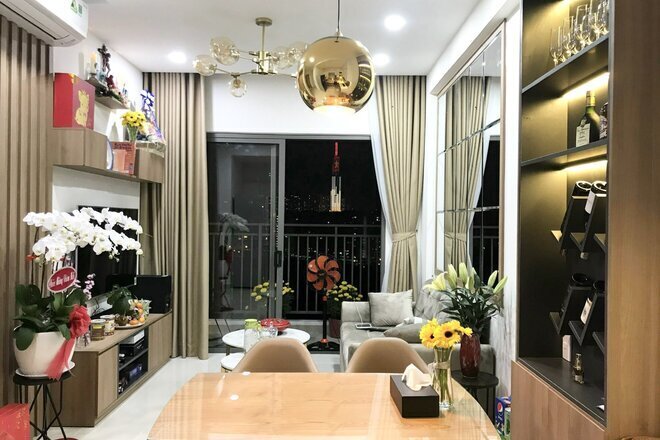 Bán căn hộ 2PN giá 5,7 tỷ tặng kèm nội thất The Sun Avenue View Landmark 81