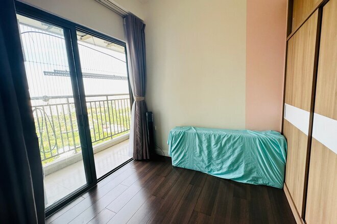 Bán căn hộ 2PN giá 5,7 tỷ tặng kèm nội thất The Sun Avenue View Landmark 81