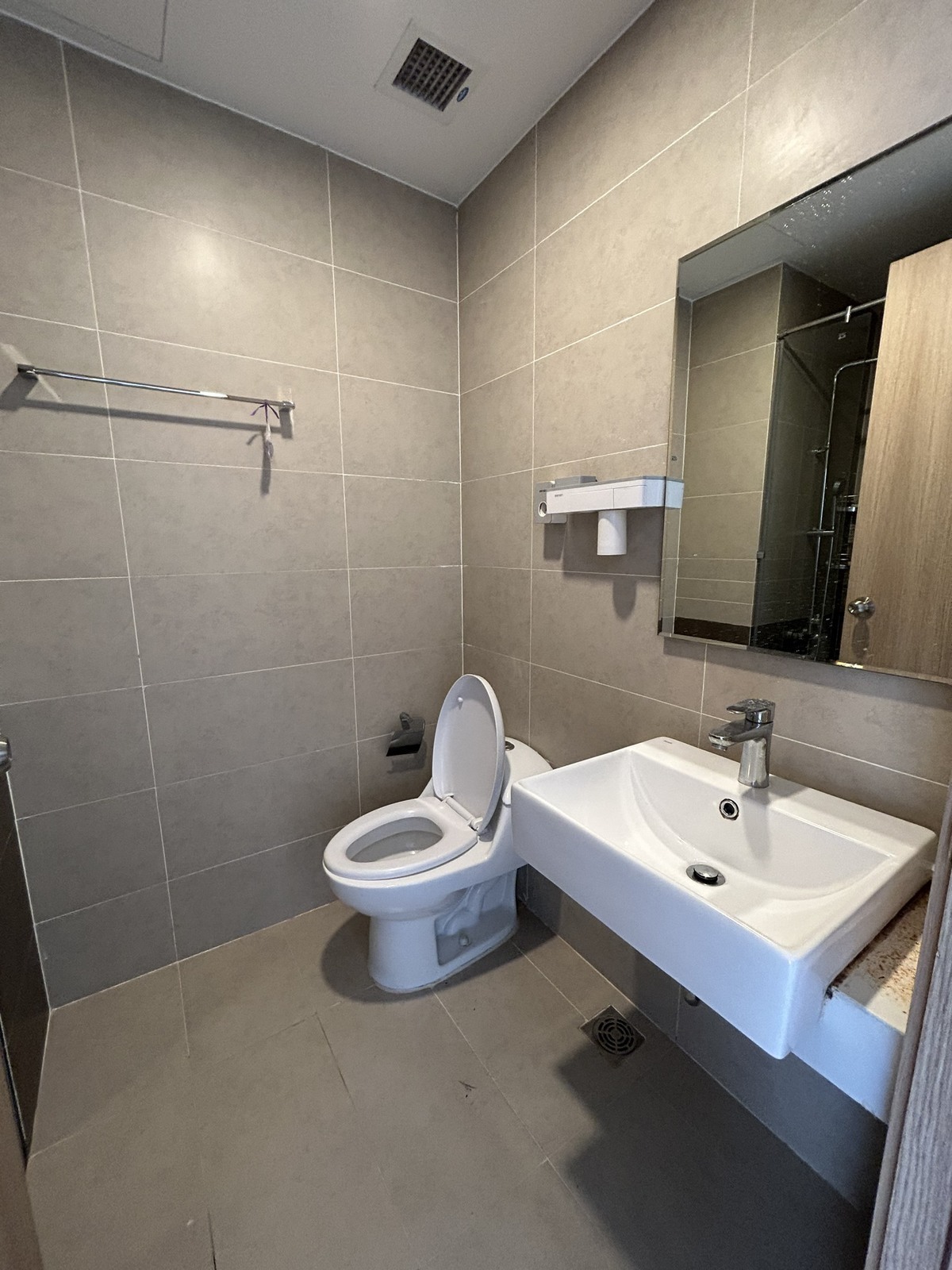 Cho thuê căn hộ 2PN full nội thất giá 14 triệu view sông mát mẻ đón gió vào nhà