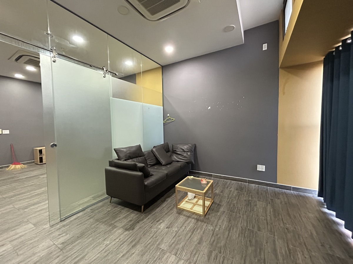 Officetel The Sun Avenue cho thuê giá 10 triệu 43m2 có 1 phòng họp riêng